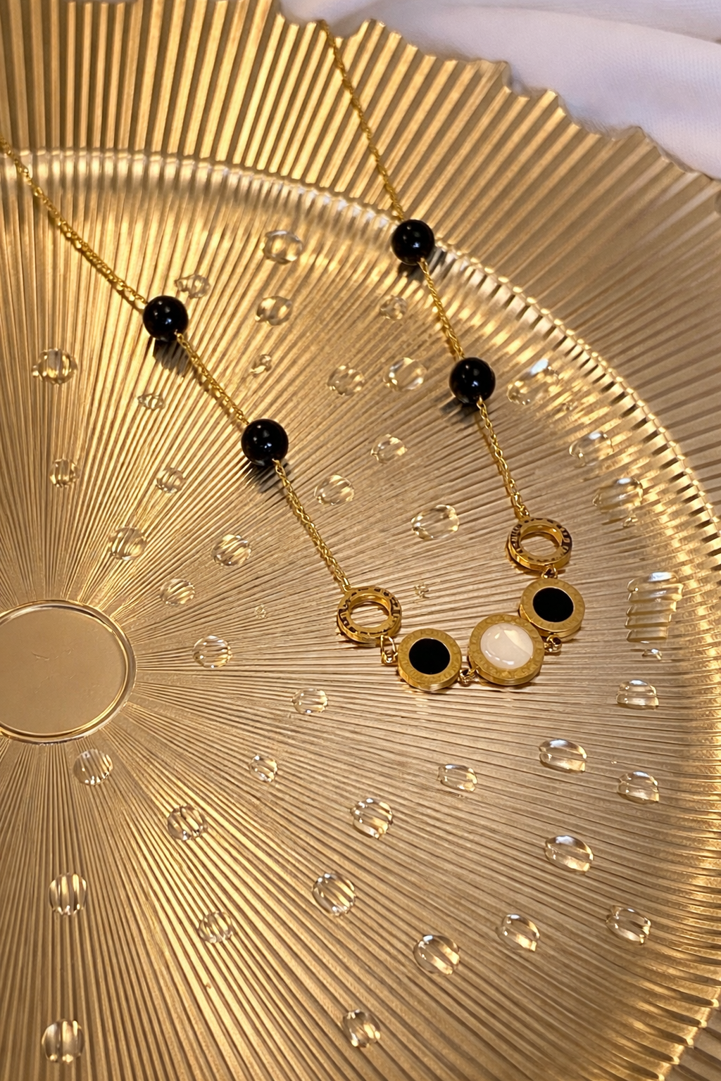 Gold-Tone Black Beaded Pendant Necklace – Minimal Luxe Chain